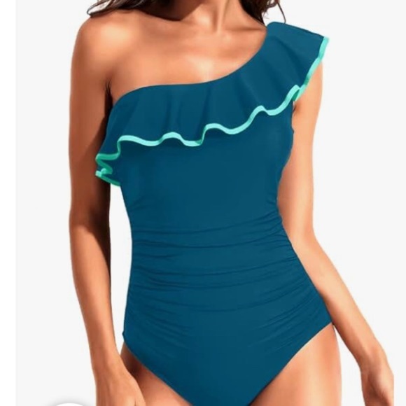 NWT-2025 ruffle one shoulder
Adjustable detachable strap - Picture 3 of 5